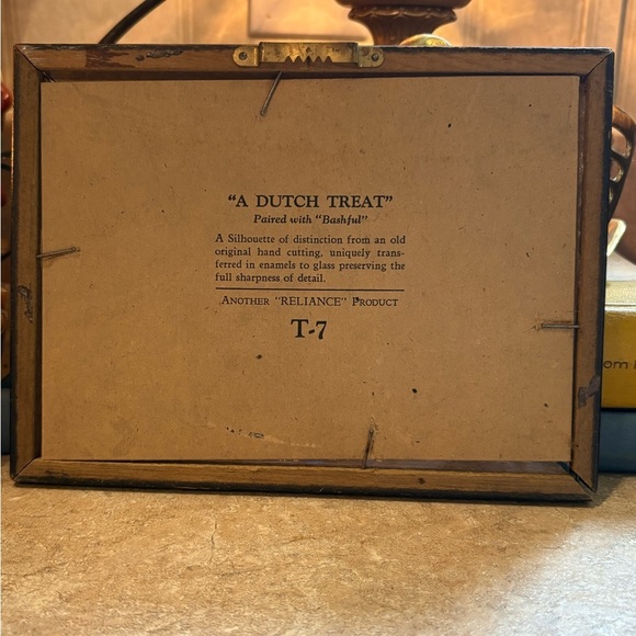 Vintage Framed Dutch Sweethearts Silhouette “A Dutch Treat” 7.5”x6.5” - Picture 2 of 7